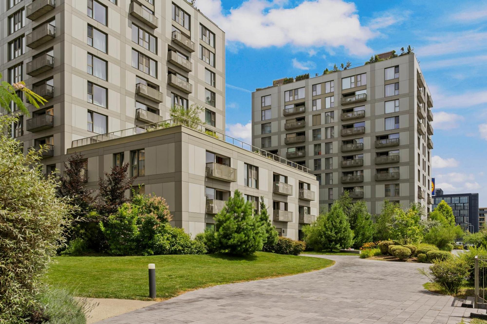 Mido Bird Luxury With Private Parking & Self Check-in Bucharest