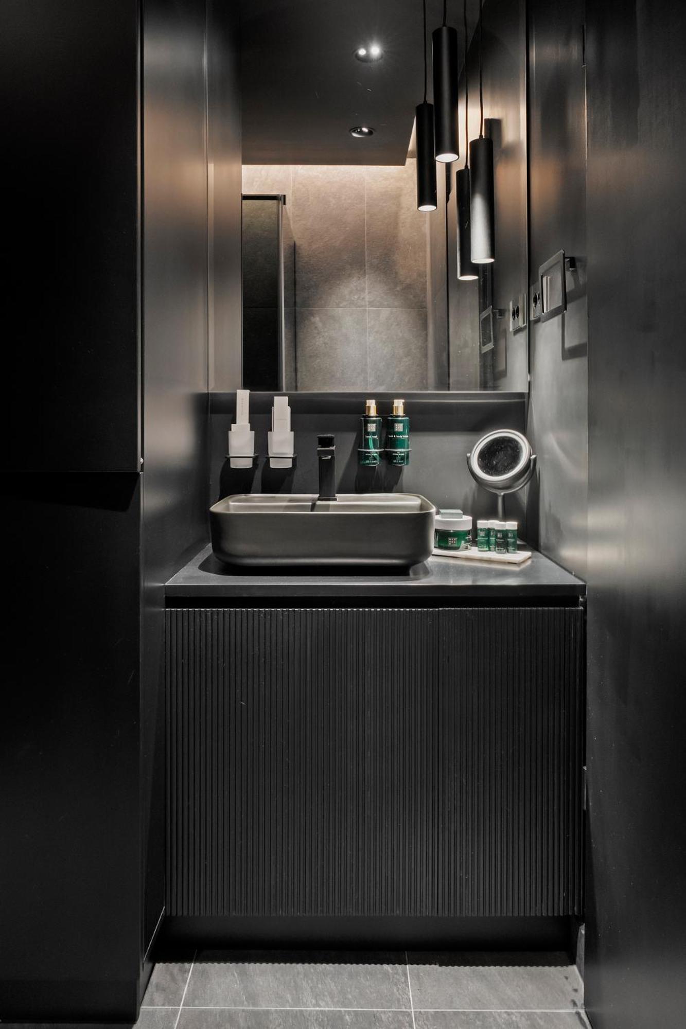 Mido Bird Luxury With Private Parking & Self Check-in Bucharest