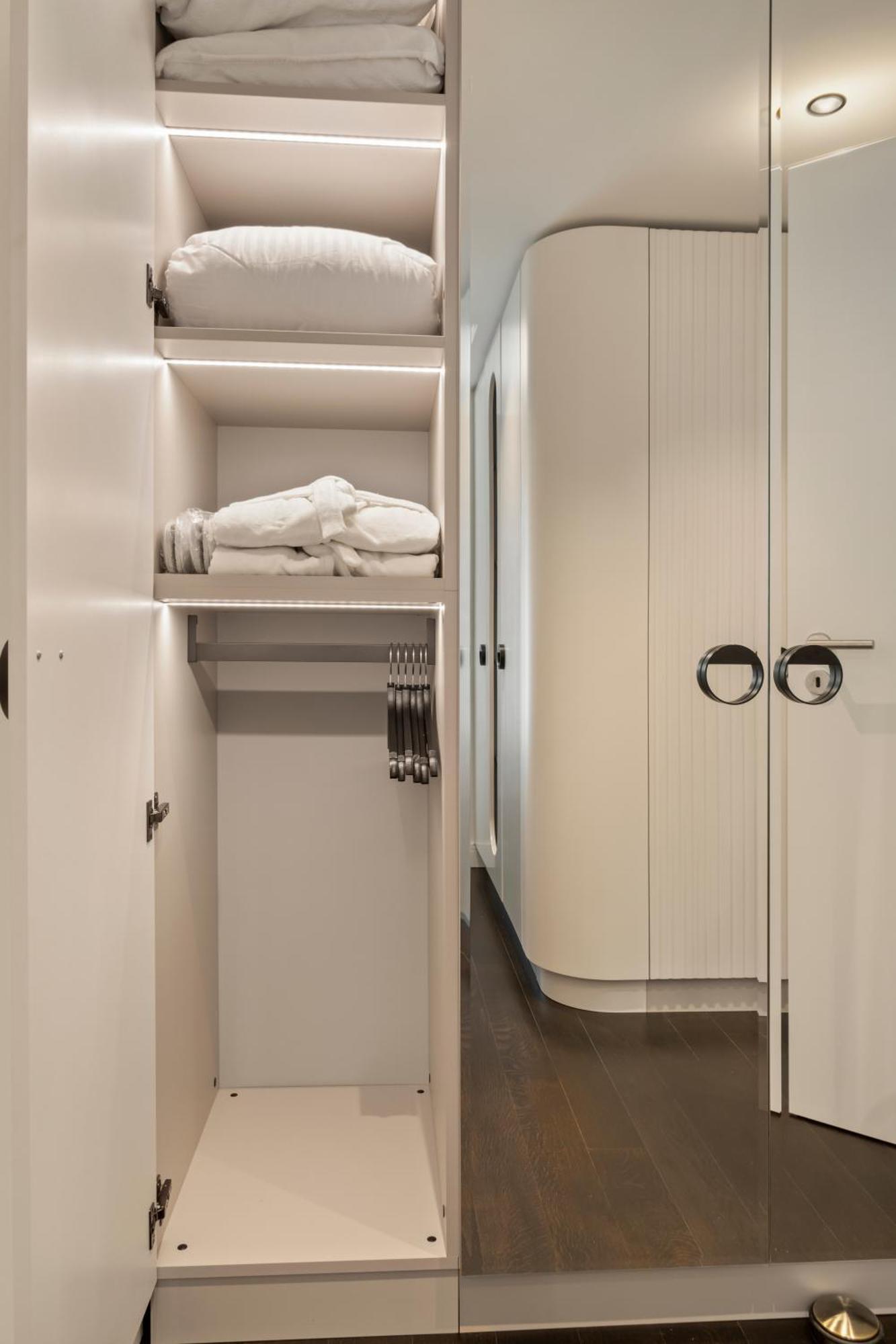 Apartment Mido Bird Luxury With Private Parking & Self Check-in Bucharest